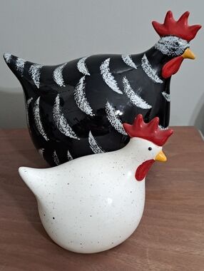 La Dolce Vita Hen House Collection Ceramic Rooster & Hen